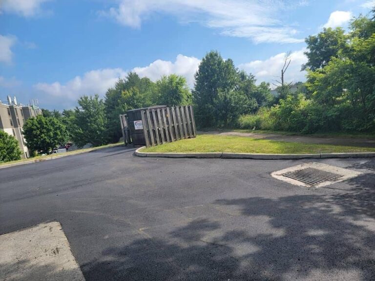 What Does a Well-Maintained Asphalt Parking Lot Look Like?